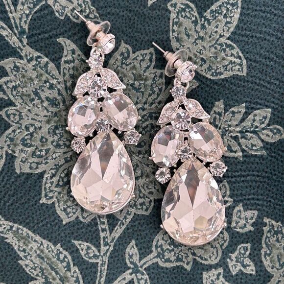 Chandelier Teardrop Crystal Drop Earrings 2.5” Silver-tone Clear Rhinestones - Picture 2 of 10